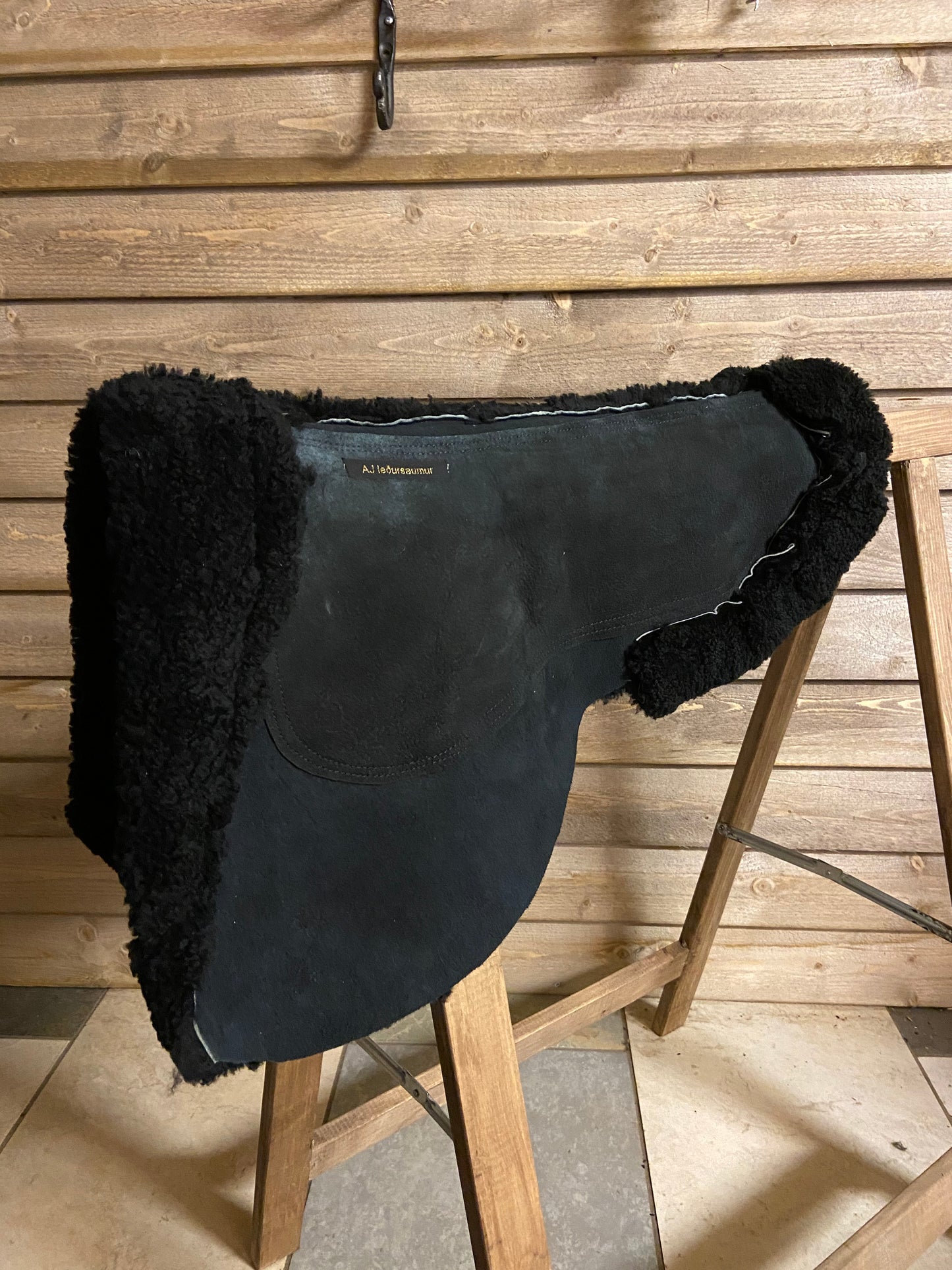 A.J Saddle voilock