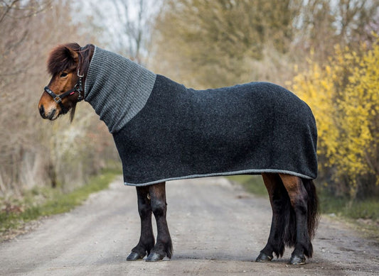 Svettäcke Ull Polokrage ”Grey Stripe”